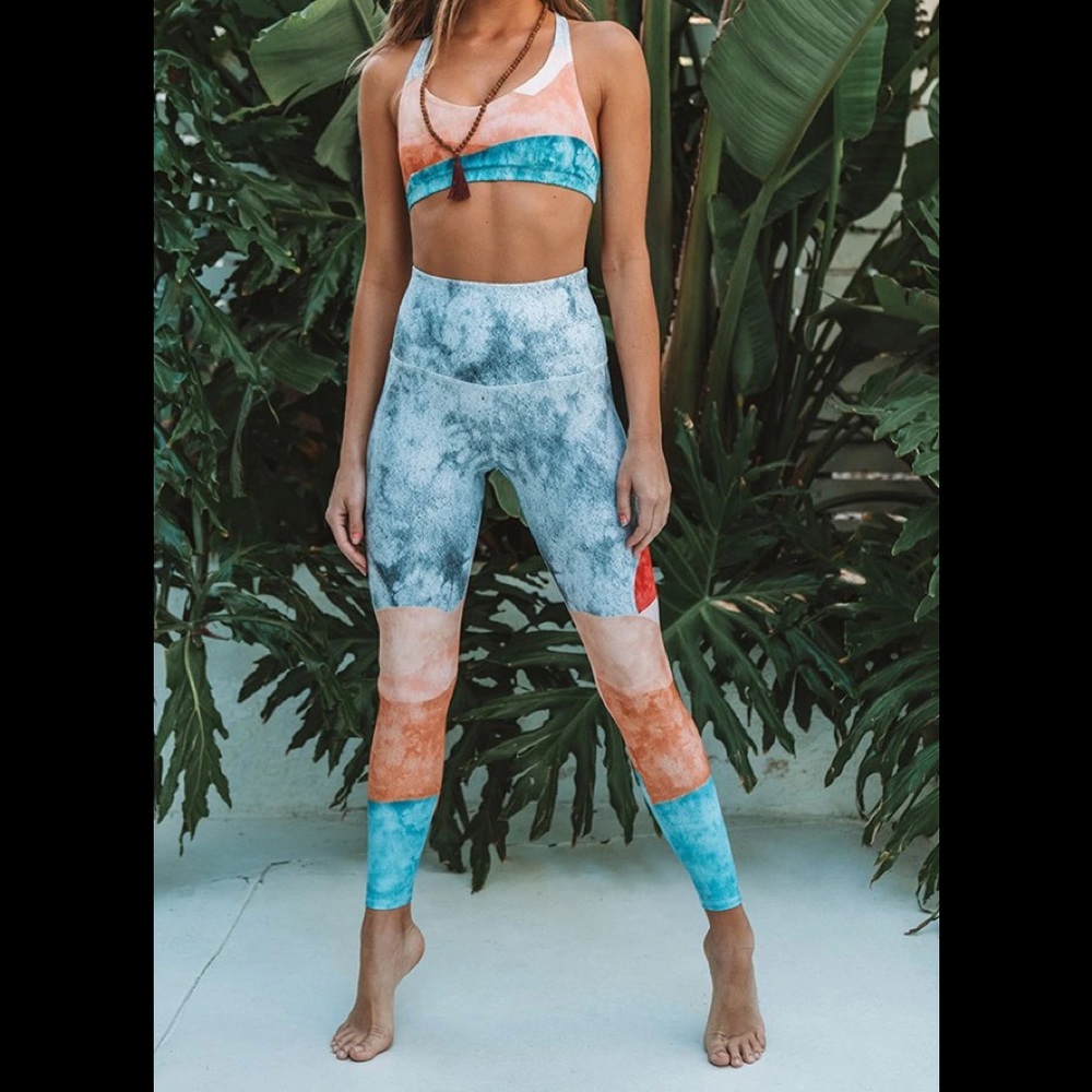 ⭕️ SOLD ⭕️ Onzie High Waist Graphic leggings, hero